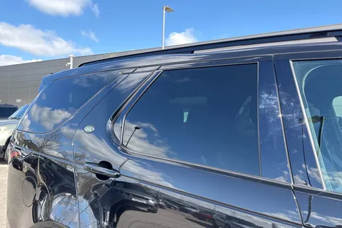 32 of 51 for Land Rover Discovery 3.0 D350 Dynamic HSE 5dr