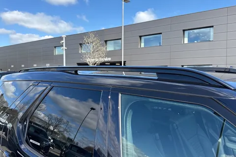 33 of 51 for Land Rover Discovery 3.0 D350 Dynamic HSE 5dr