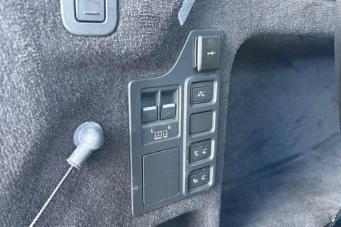 40 of 51 for Land Rover Discovery 3.0 D350 Dynamic HSE 5dr