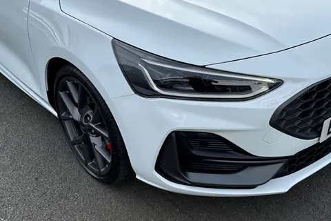 EJ23YTT Ford Focus 2.3T EcoBoost ST Auto Euro 6 (s/s) 5dr Thumbnail #9