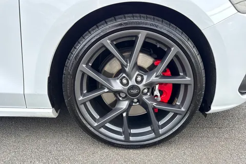 EJ23YTT Ford Focus 2.3T EcoBoost ST Auto Euro 6 (s/s) 5dr Thumbnail #10