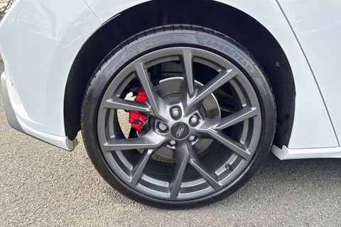 EJ23YTT Ford Focus 2.3T EcoBoost ST Auto Euro 6 (s/s) 5dr Thumbnail #11