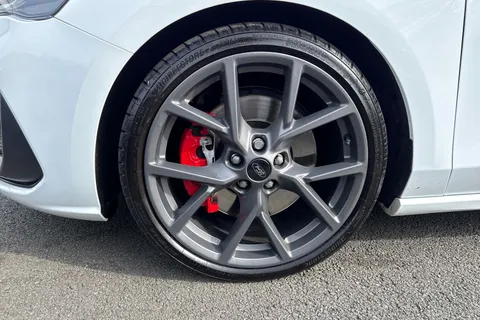 13 of 48 for Ford Focus 2.3T EcoBoost ST Auto Euro 6 (s/s) 5dr