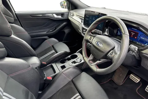 14 of 48 for Ford Focus 2.3T EcoBoost ST Auto Euro 6 (s/s) 5dr