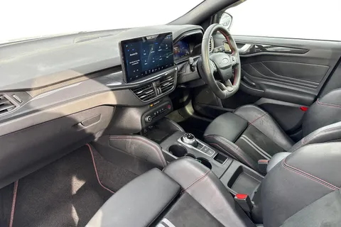 15 of 48 for Ford Focus 2.3T EcoBoost ST Auto Euro 6 (s/s) 5dr