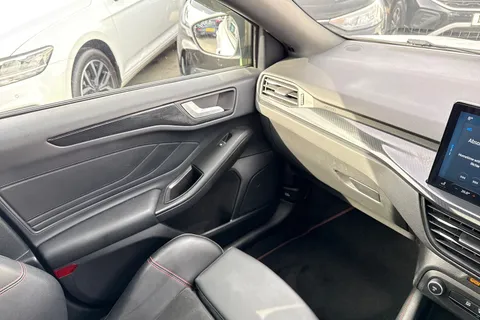 20 of 48 for Ford Focus 2.3T EcoBoost ST Auto Euro 6 (s/s) 5dr