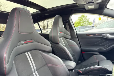 24 of 48 for Ford Focus 2.3T EcoBoost ST Auto Euro 6 (s/s) 5dr