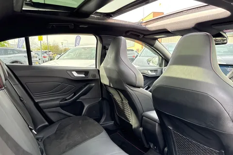 38 of 48 for Ford Focus 2.3T EcoBoost ST Auto Euro 6 (s/s) 5dr