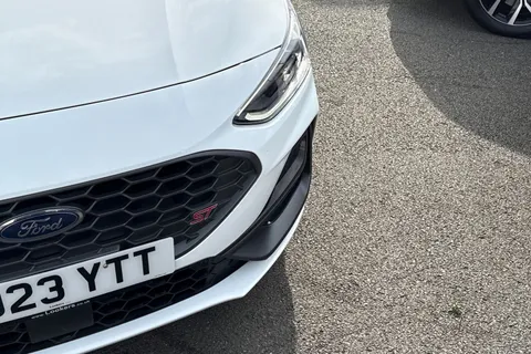 42 of 48 for Ford Focus 2.3T EcoBoost ST Auto Euro 6 (s/s) 5dr