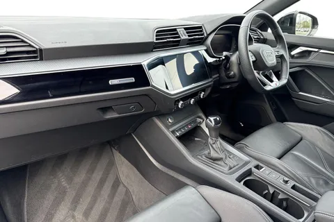 PK24OGV Audi Q3 Black Edition 35 TFSI 150 PS S tronic Thumbnail #15