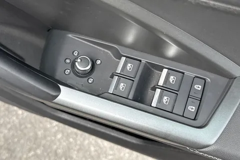 PK24OGV Audi Q3 Black Edition 35 TFSI 150 PS S tronic Thumbnail #21