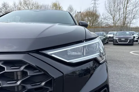 PK24OGV Audi Q3 Black Edition 35 TFSI 150 PS S tronic Thumbnail #25