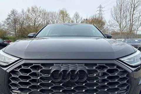 PK24OGV Audi Q3 Black Edition 35 TFSI 150 PS S tronic Thumbnail #27