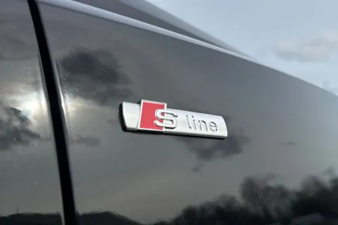 PK24OGV Audi Q3 Black Edition 35 TFSI 150 PS S tronic Thumbnail #30