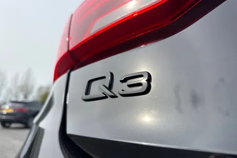 PK24OGV Audi Q3 Black Edition 35 TFSI 150 PS S tronic Thumbnail #34
