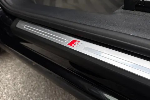 PK24OGV Audi Q3 Black Edition 35 TFSI 150 PS S tronic Thumbnail #41