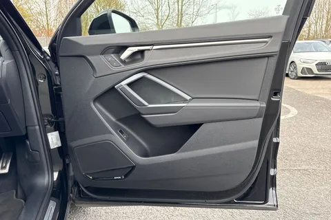 PK24OGV Audi Q3 Black Edition 35 TFSI 150 PS S tronic Thumbnail #43
