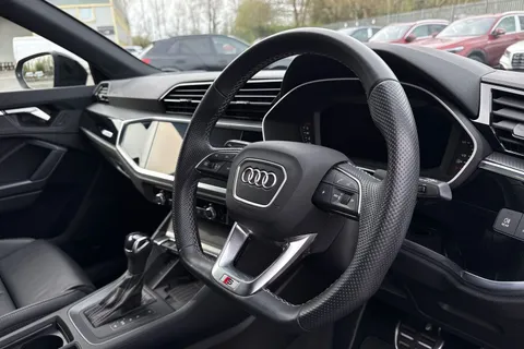 PK24OGV Audi Q3 Black Edition 35 TFSI 150 PS S tronic Thumbnail #45