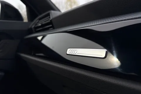 PK24OGV Audi Q3 Black Edition 35 TFSI 150 PS S tronic Thumbnail #46