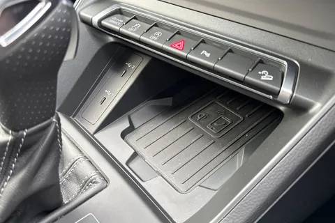 PK24OGV Audi Q3 Black Edition 35 TFSI 150 PS S tronic Thumbnail #47