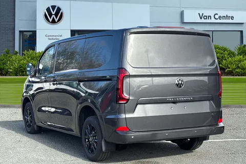 CX26JXJ Volkswagen Transporter 2.0 TDI T32 Commerce Pro Auto 4Motion SWB Euro 6 (s/s) 5dr Thumbnail #3