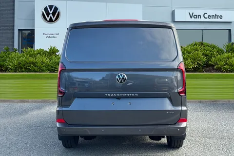 CX26JXJ Volkswagen Transporter 2.0 TDI T32 Commerce Pro Auto 4Motion SWB Euro 6 (s/s) 5dr Thumbnail #5