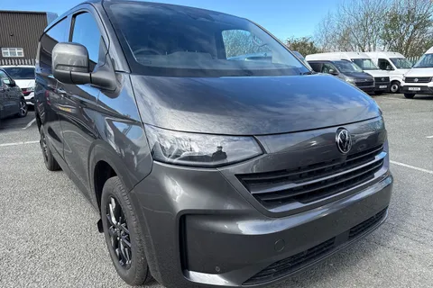 CX26JXJ Volkswagen Transporter 2.0 TDI T32 Commerce Pro Auto 4Motion SWB Euro 6 (s/s) 5dr Thumbnail #9