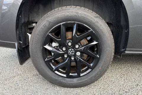 CX26JXJ Volkswagen Transporter 2.0 TDI T32 Commerce Pro Auto 4Motion SWB Euro 6 (s/s) 5dr Thumbnail #11
