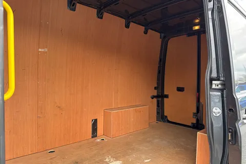 18 of 53 for VOLKSWAGEN CRAFTER 2.0 TDI 140PS Commerce High Roof Van