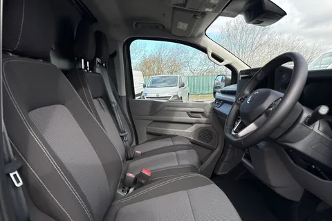 CX26JXJ Volkswagen Transporter 2.0 TDI T32 Commerce Pro Auto 4Motion SWB Euro 6 (s/s) 5dr Thumbnail #24