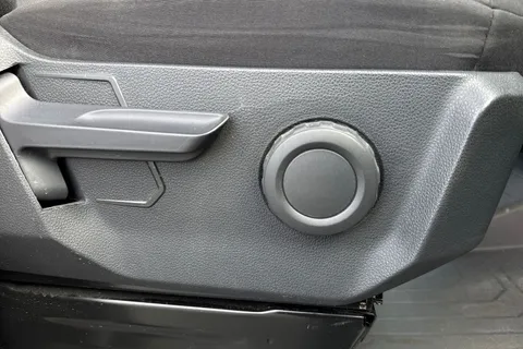 24 of 53 for VOLKSWAGEN CRAFTER 2.0 TDI 140PS Commerce High Roof Van