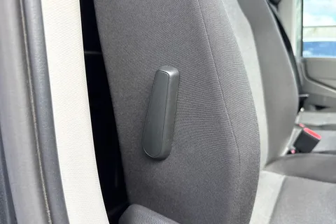 25 of 53 for VOLKSWAGEN CRAFTER 2.0 TDI 140PS Commerce High Roof Van