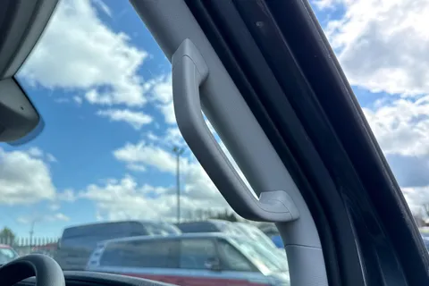 26 of 53 for VOLKSWAGEN CRAFTER 2.0 TDI 140PS Commerce High Roof Van