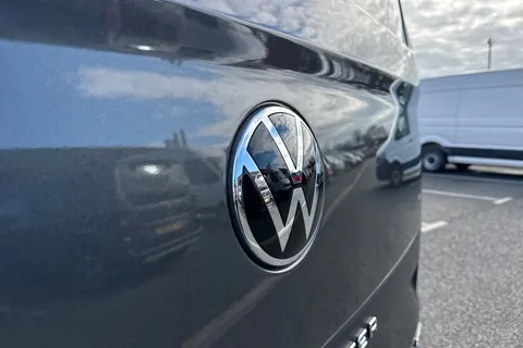CX26JXJ Volkswagen Transporter 2.0 TDI T32 Commerce Pro Auto 4Motion SWB Euro 6 (s/s) 5dr Thumbnail #28