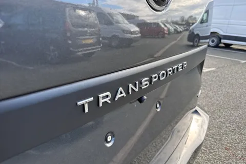 CX26JXJ Volkswagen Transporter 2.0 TDI T32 Commerce Pro Auto 4Motion SWB Euro 6 (s/s) 5dr Thumbnail #29