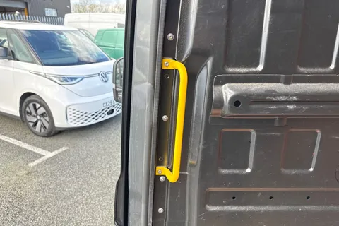 34 of 53 for VOLKSWAGEN CRAFTER 2.0 TDI 140PS Commerce High Roof Van