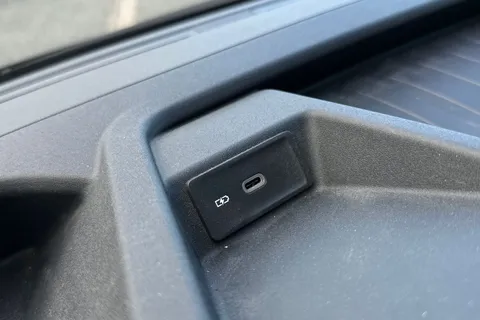 36 of 53 for VOLKSWAGEN CRAFTER 2.0 TDI 140PS Commerce High Roof Van