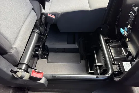 37 of 53 for VOLKSWAGEN CRAFTER 2.0 TDI 140PS Commerce High Roof Van