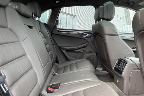 YB67DVK Porsche Macan S Diesel 5dr PDK Thumbnail #37