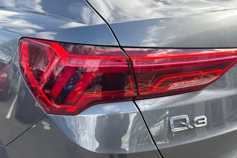 SN22BME Audi Q3 Black Edition 35 TDI  150 PS S tronic Thumbnail #7