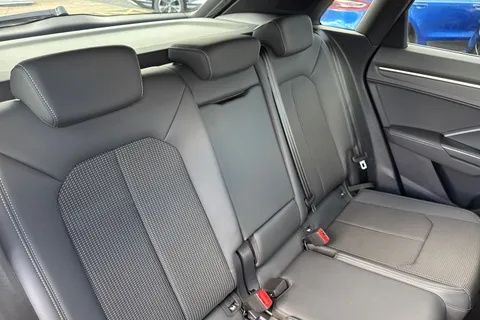 SN22BME Audi Q3 Black Edition 35 TDI  150 PS S tronic Thumbnail #18