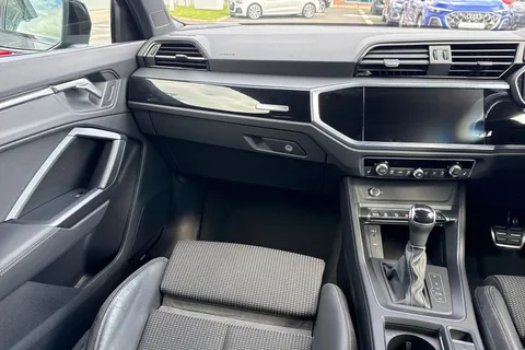 SN22BME Audi Q3 Black Edition 35 TDI  150 PS S tronic Thumbnail #19