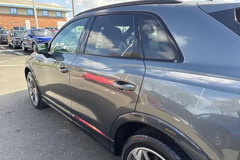 SN22BME Audi Q3 Black Edition 35 TDI  150 PS S tronic Thumbnail #27