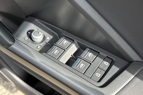 SN22BME Audi Q3 Black Edition 35 TDI  150 PS S tronic Thumbnail #39