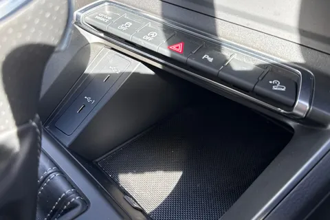 SN22BME Audi Q3 Black Edition 35 TDI  150 PS S tronic Thumbnail #55