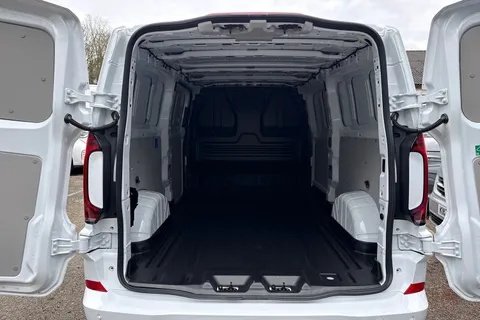 PE26ZDT Volkswagen Campervan 2.0 TDI 150 Commerce Pro Van Thumbnail #6