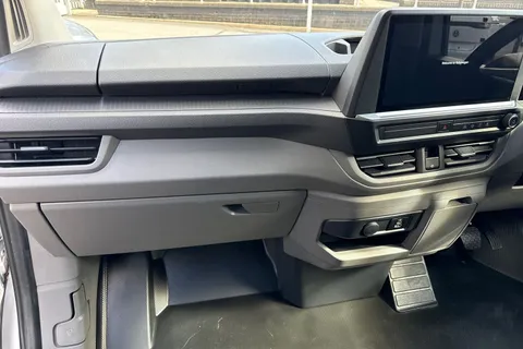 PK25VUH Volkswagen Transporter 2.0 TDI 150 Commerce Van Auto Thumbnail #19