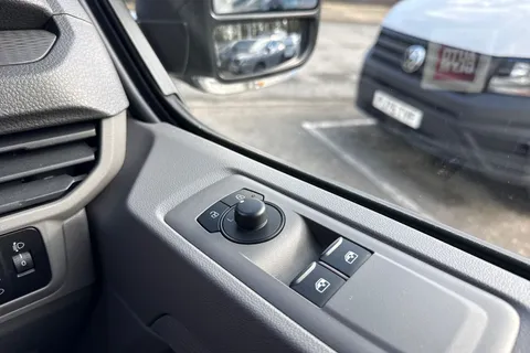 PK25VUH Volkswagen Transporter 2.0 TDI 150 Commerce Van Auto Thumbnail #20