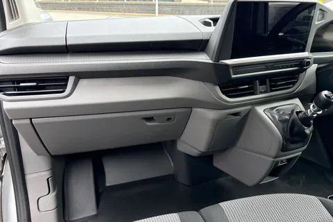 PN75NDD Volkswagen Transporter 2.0 TDI 110 Commerce Pro Van Thumbnail #19