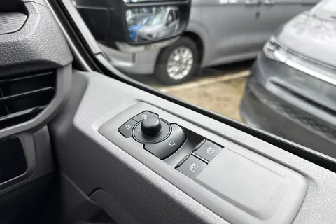 PK26UAE Volkswagen Campervan 2.0 TDI 150 Commerce Pro Kombi Van 4MOTION Auto Thumbnail #20